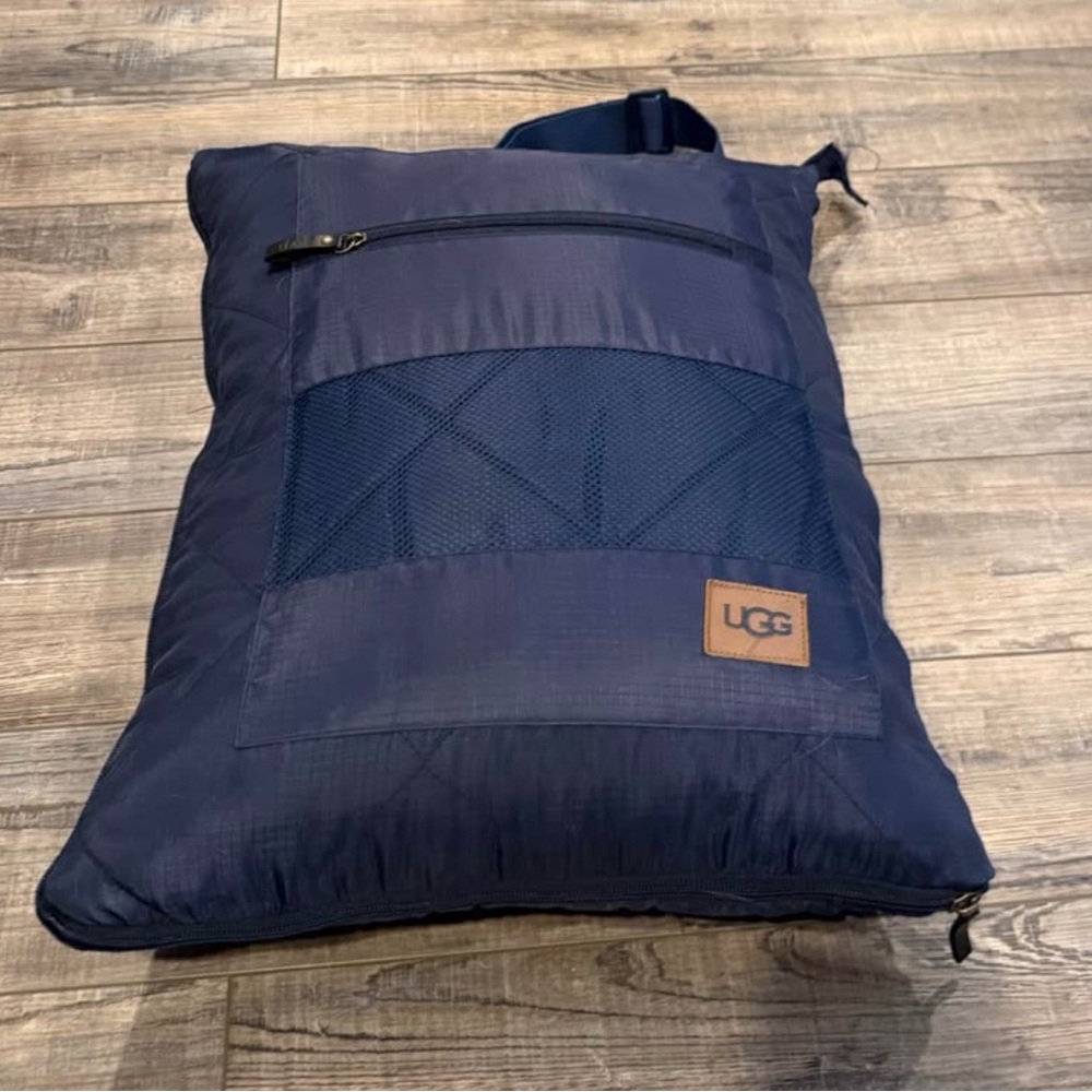 Ugg wanderlust travel blanket size 60”x72”